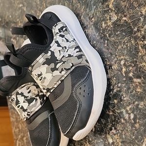 Under Armor boys shoes size 2